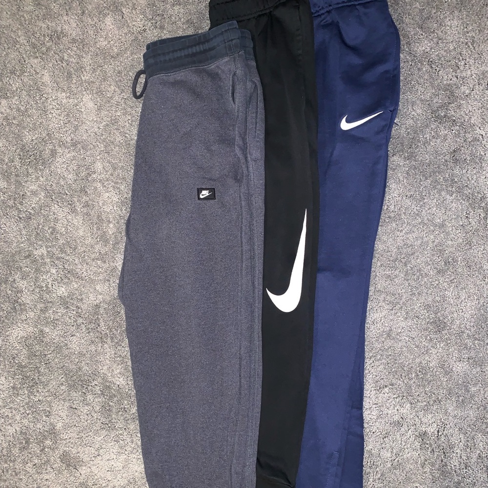 Lot of 3 Nike sweatpants.